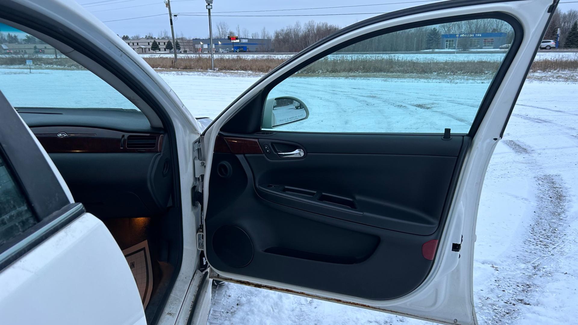 2009 White Chevrolet Impala LT (2G1WT57K791) with an 3.5L V6 OHV 12V FFV engine, 4-Speed Automatic Overdrive transmission, located at 17255 hwy 65 NE, Ham Lake, MN, 55304, 0.000000, 0.000000 - Photo#10